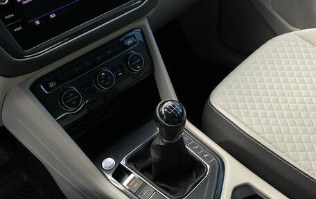 Volkswagen Tiguan II, 2018 год, 2 199 000 рублей, 17 фотография