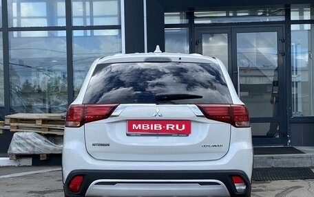Mitsubishi Outlander III рестайлинг 3, 2019 год, 1 599 000 рублей, 6 фотография