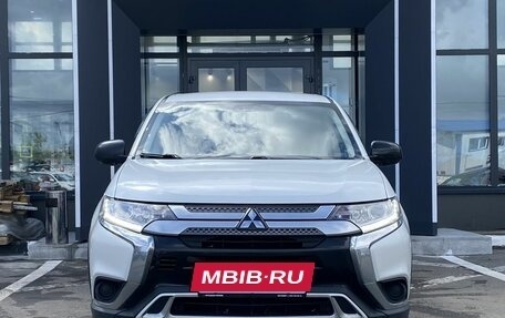 Mitsubishi Outlander III рестайлинг 3, 2019 год, 1 599 000 рублей, 2 фотография