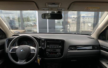 Mitsubishi Outlander III рестайлинг 3, 2019 год, 1 599 000 рублей, 11 фотография