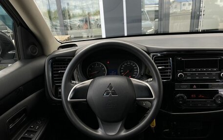 Mitsubishi Outlander III рестайлинг 3, 2019 год, 1 599 000 рублей, 14 фотография