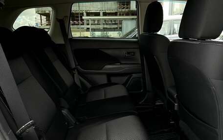 Mitsubishi Outlander III рестайлинг 3, 2019 год, 1 599 000 рублей, 19 фотография