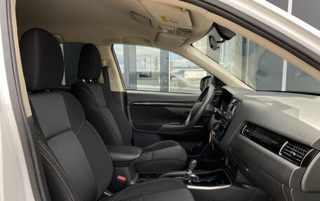 Mitsubishi Outlander III рестайлинг 3, 2019 год, 1 599 000 рублей, 18 фотография