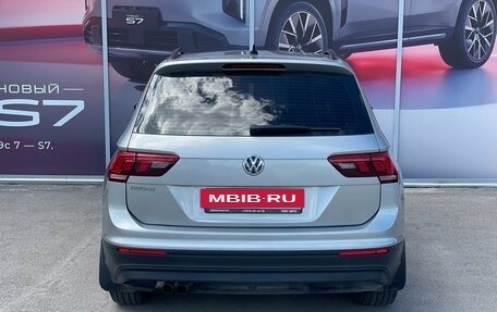 Volkswagen Tiguan II, 2018 год, 1 980 000 рублей, 7 фотография