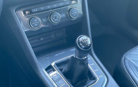 Volkswagen Tiguan II, 2018 год, 1 980 000 рублей, 16 фотография