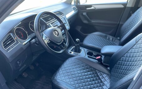 Volkswagen Tiguan II, 2018 год, 1 980 000 рублей, 19 фотография