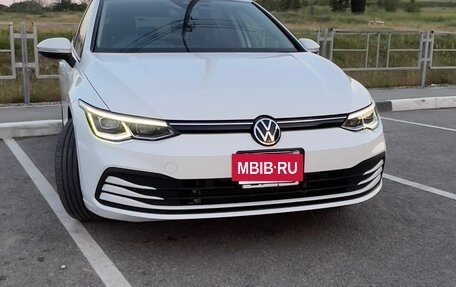 Volkswagen Golf VIII, 2021 год, 1 630 000 рублей, 2 фотография