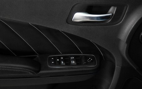 Dodge Charger, 2019 год, 2 700 000 рублей, 19 фотография