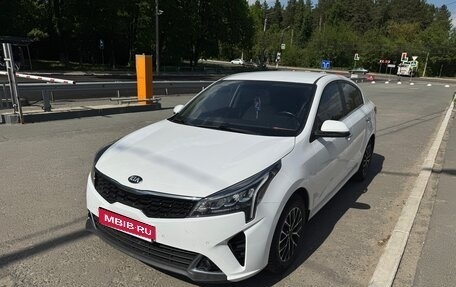 KIA Rio IV, 2021 год, 1 690 000 рублей, 1 фотография