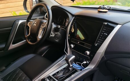 Mitsubishi Pajero Sport III рестайлинг, 2020 год, 4 100 000 рублей, 9 фотография