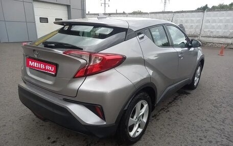 Toyota C-HR I рестайлинг, 2017 год, 2 200 000 рублей, 1 фотография