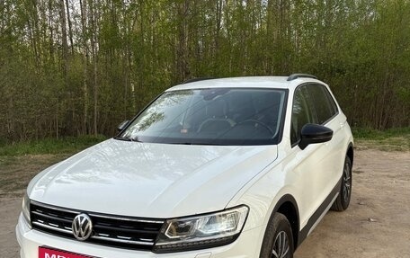 Volkswagen Tiguan II, 2019 год, 2 400 000 рублей, 1 фотография