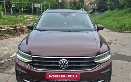 Volkswagen Tiguan II, 2021 год, 3 600 000 рублей, 1 фотография