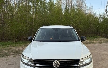 Volkswagen Tiguan II, 2019 год, 2 400 000 рублей, 3 фотография