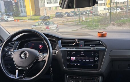 Volkswagen Tiguan II, 2019 год, 2 400 000 рублей, 19 фотография