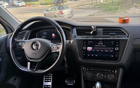 Volkswagen Tiguan II, 2019 год, 2 400 000 рублей, 18 фотография