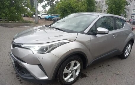 Toyota C-HR I рестайлинг, 2017 год, 2 200 000 рублей, 5 фотография