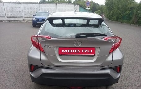 Toyota C-HR I рестайлинг, 2017 год, 2 200 000 рублей, 8 фотография