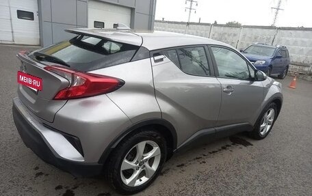 Toyota C-HR I рестайлинг, 2017 год, 2 200 000 рублей, 9 фотография