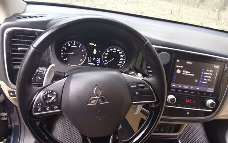 Mitsubishi Outlander III рестайлинг 3, 2021 год, 3 050 000 рублей, 8 фотография