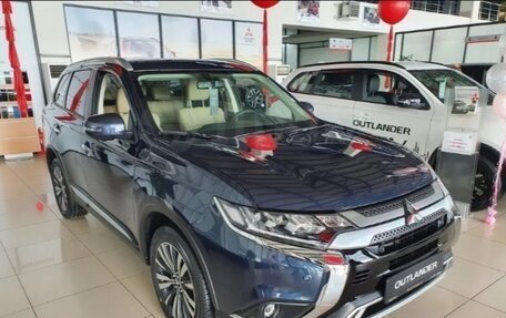 Mitsubishi Outlander III рестайлинг 3, 2021 год, 3 050 000 рублей, 15 фотография