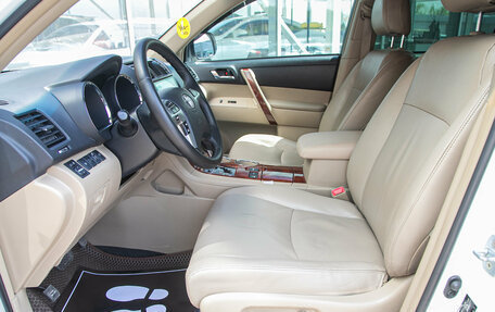 Toyota Highlander III, 2011 год, 1 948 000 рублей, 12 фотография