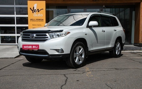 Toyota Highlander III, 2011 год, 1 948 000 рублей, 2 фотография
