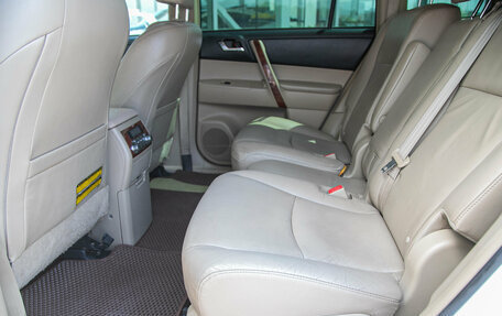 Toyota Highlander III, 2011 год, 1 948 000 рублей, 16 фотография