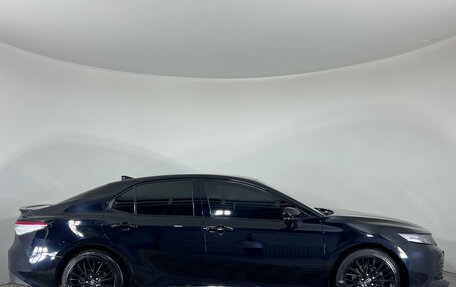 Toyota Camry, 2018 год, 2 390 000 рублей, 4 фотография