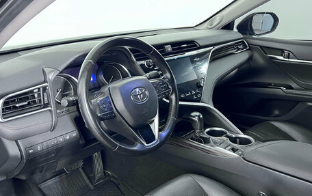 Toyota Camry, 2018 год, 2 390 000 рублей, 9 фотография