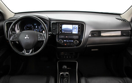 Mitsubishi Outlander III рестайлинг 3, 2017 год, 2 149 000 рублей, 9 фотография