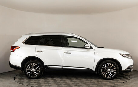 Mitsubishi Outlander III рестайлинг 3, 2017 год, 2 149 000 рублей, 4 фотография