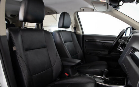 Mitsubishi Outlander III рестайлинг 3, 2017 год, 2 149 000 рублей, 10 фотография