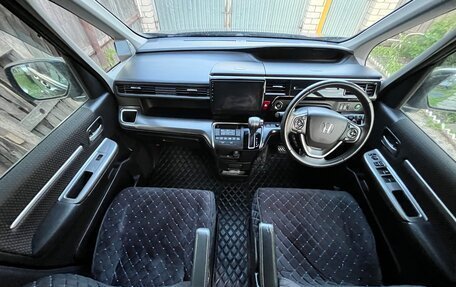 Honda Stepwgn IV, 2021 год, 2 450 000 рублей, 8 фотография