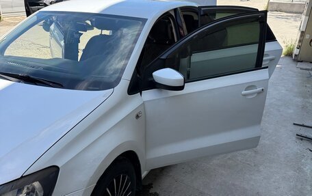 Volkswagen Polo VI (EU Market), 2015 год, 890 000 рублей, 2 фотография
