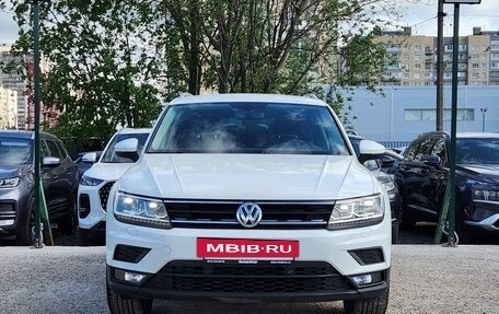 Volkswagen Tiguan II, 2018 год, 1 949 000 рублей, 2 фотография