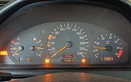 Mercedes-Benz C-Класс, 1999 год, 130 000 рублей, 32 фотография