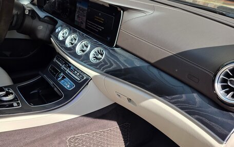 Mercedes-Benz E-Класс, 2019 год, 4 500 000 рублей, 15 фотография