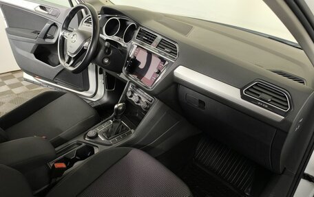 Volkswagen Tiguan II, 2019 год, 2 500 000 рублей, 10 фотография