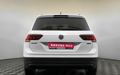 Volkswagen Tiguan II, 2019 год, 2 500 000 рублей, 5 фотография