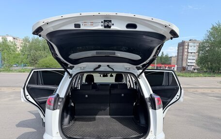 Toyota RAV4, 2018 год, 2 350 000 рублей, 12 фотография