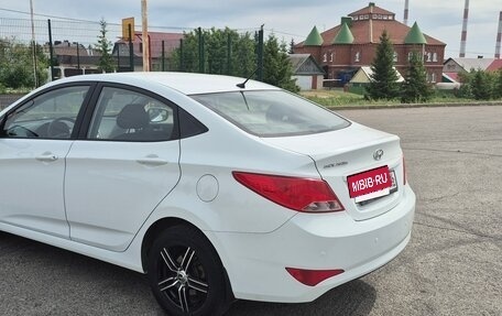 Hyundai Solaris II рестайлинг, 2016 год, 1 385 000 рублей, 2 фотография