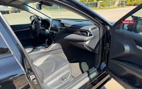 Toyota Camry, 2021 год, 3 250 000 рублей, 10 фотография
