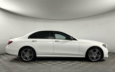 Mercedes-Benz E-Класс, 2019 год, 3 599 000 рублей, 4 фотография