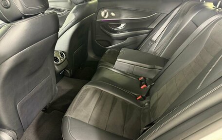 Mercedes-Benz E-Класс, 2019 год, 3 599 000 рублей, 25 фотография