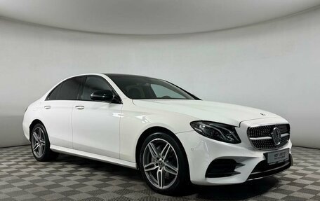 Mercedes-Benz E-Класс, 2019 год, 3 599 000 рублей, 33 фотография