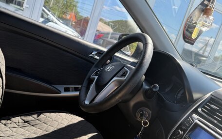 Hyundai Solaris II рестайлинг, 2011 год, 820 000 рублей, 5 фотография