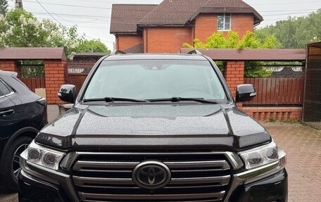 Toyota Land Cruiser 200, 2017 год, 6 500 000 рублей, 1 фотография