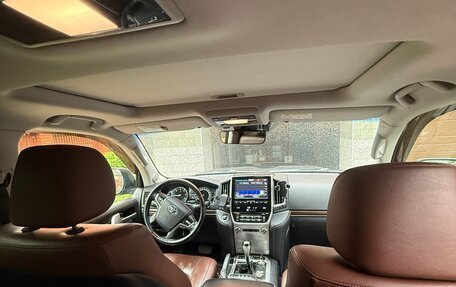 Toyota Land Cruiser 200, 2017 год, 6 500 000 рублей, 10 фотография