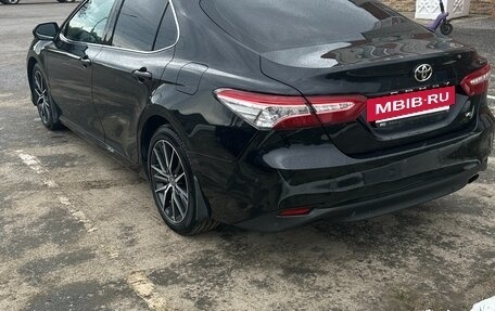 Toyota Camry, 2021 год, 3 200 000 рублей, 2 фотография